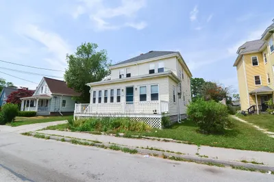 24 Monroe St 1