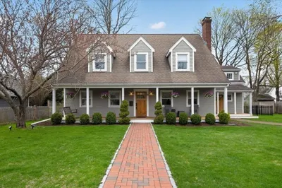 18 Crowes Ln 1