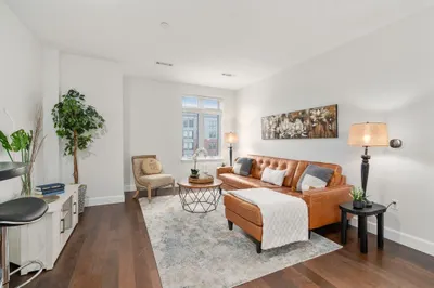 1501 Commonwealth Ave #304
