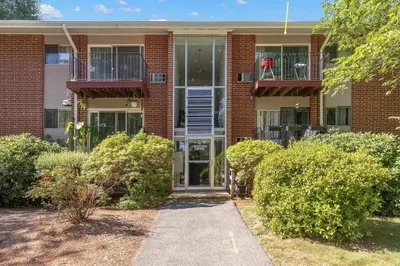 11 Crescent Dr #10