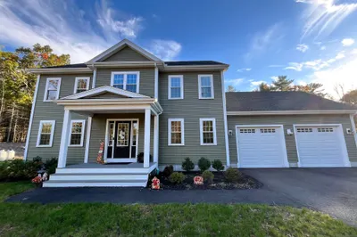 90 Howland Rd 1