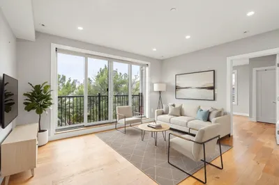 10-16 Everett St #402 1