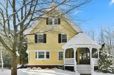28 Devens St 1