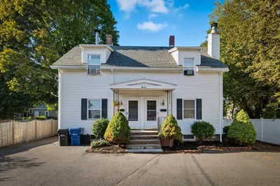 28-r School St