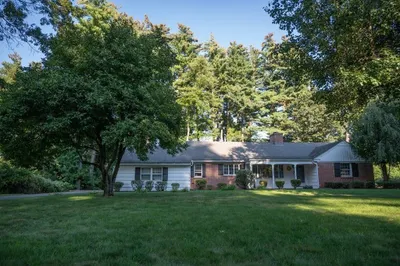 5 E Colonial Road
