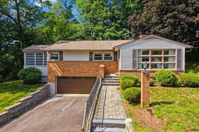 19 Daley Ave