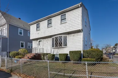 338 Gallivan Blvd