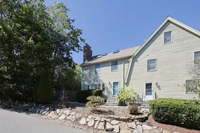 26 Pleasant St #B 1