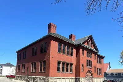 650 Plymouth Ave 1
