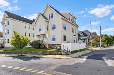 397 Ferry St #3 1