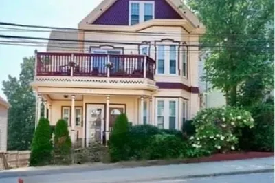 1 Popes Hill St #1