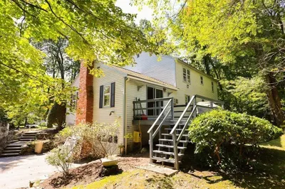 7 Clover Hill Dr