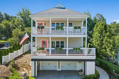 129 Bay Shore Dr 1