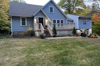 91 Holt Rd