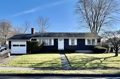 7 Bradley Rd