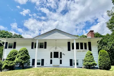 60 Carousel Dr