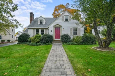6 Richard Avenue 1