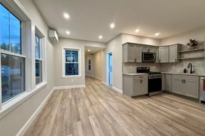 24 Chelmsford St #2F 1