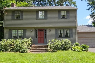 121 Hawthorn St 1