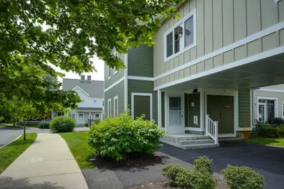 10 W Main St #407