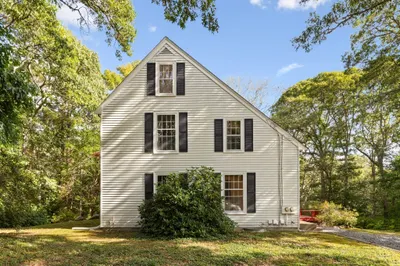 204 Woods Hole Rd 1