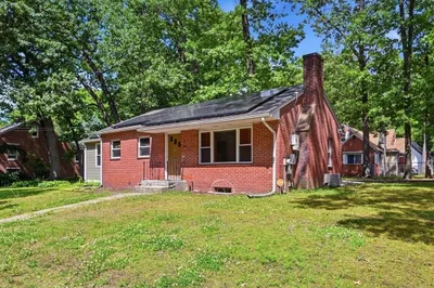 881 Roosevelt Ave