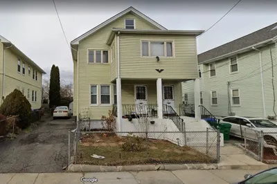 32 Willard Ave #32