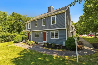 42 Hobart Ln #42