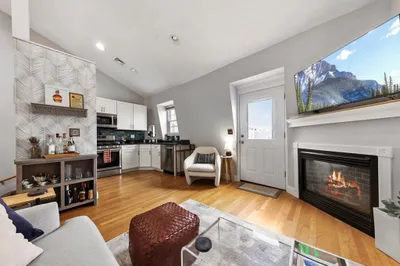 160 I St #3
