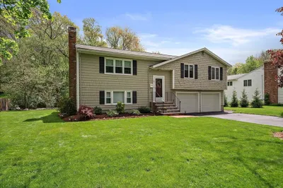 3 Burke Dr 1