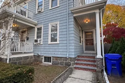 10-12 Ashcroft St #2