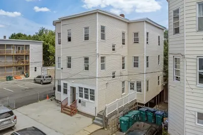 131 Clarendon St 1