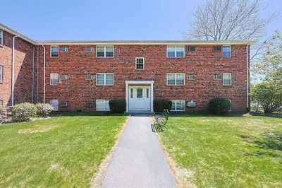 89 Pleasant St #D11 1