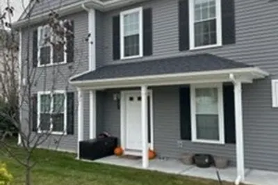 1093 Main Street #1 1
