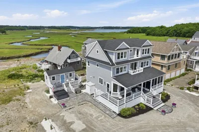 135 Glades Rd 1