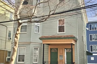 25 Bloomingdale St 1