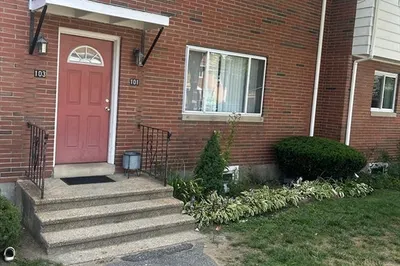 101 Bishop Dr #101 1
