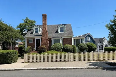 211 Grovers Ave 1