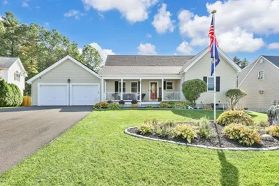 32 Elaine Dr 1