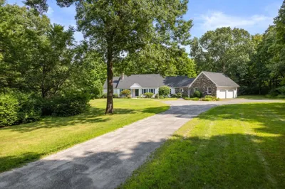 110 Northfield Rd 1