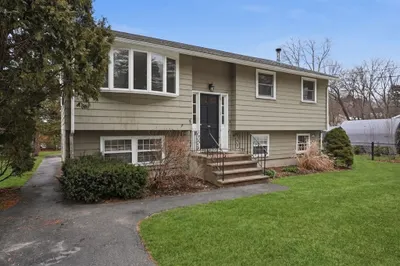 1 Joanne Rd 1