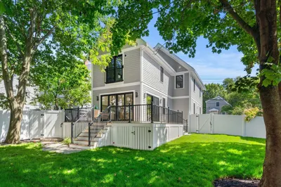 29 Endicott Ave