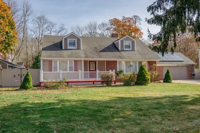32 New Plainville Rd 1