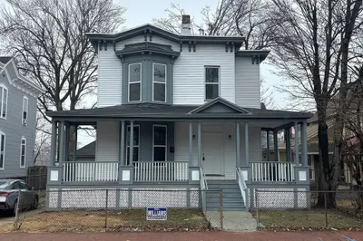 64 Thompson St #2 1