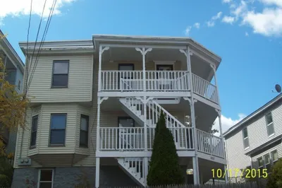 585 Main St 1