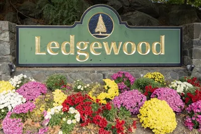 9 Ledgewood Way #9