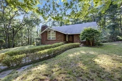 126 Upper Gore Rd 1