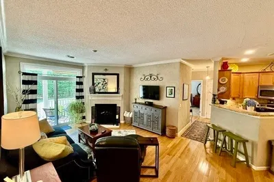 84 Bradford Commons Ln #84 1