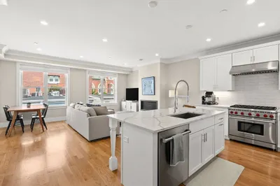 201 W 8th St #3 1