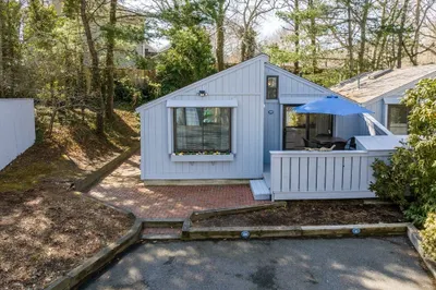 251 Shore Dr #D1